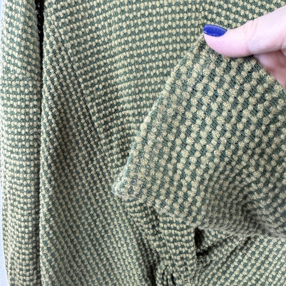 UMGEE Two Tone Green Knobby Front Tie Pullover Shirt Top Relaxed / Size Medium - Picture 3 of 13